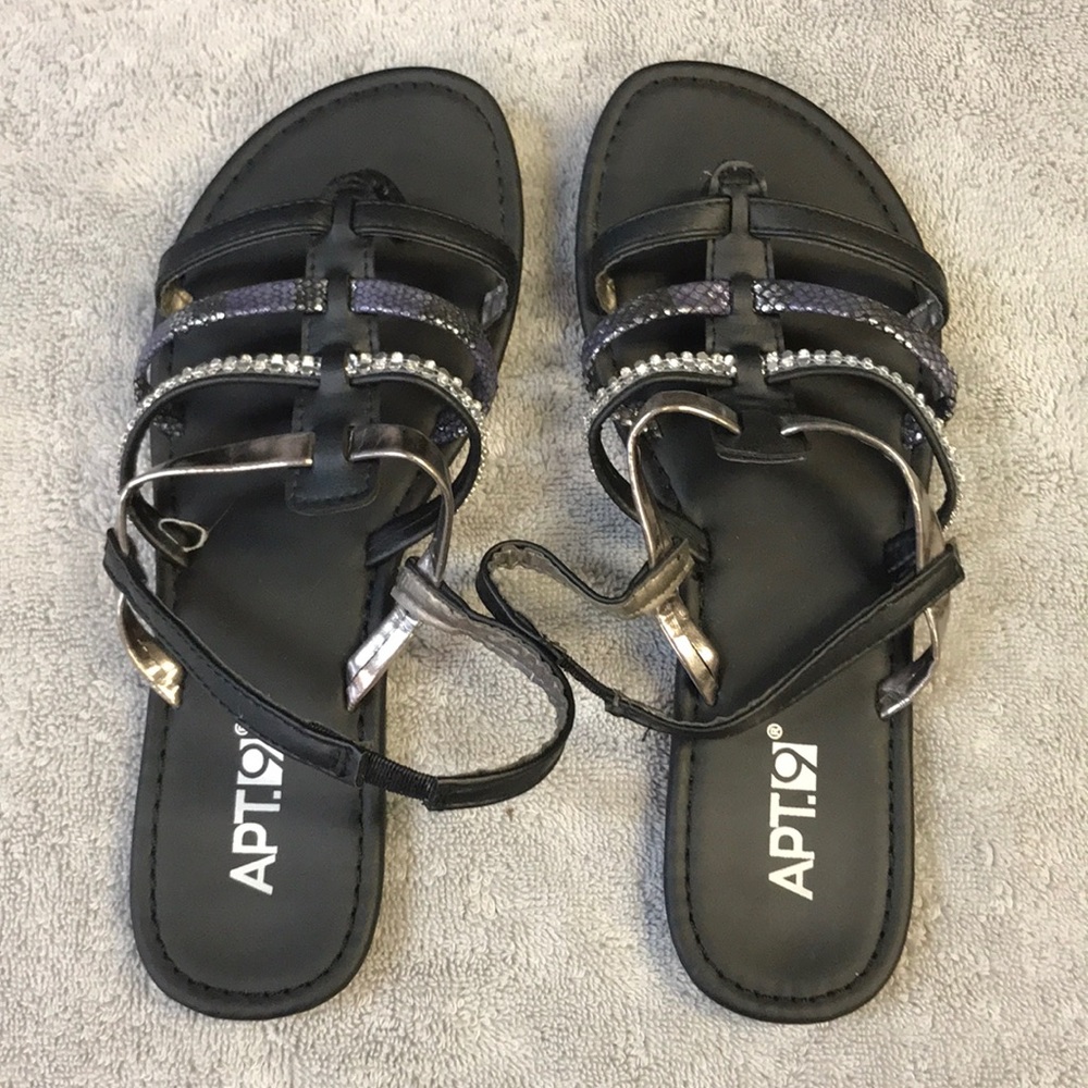Black apt.9 flip flop